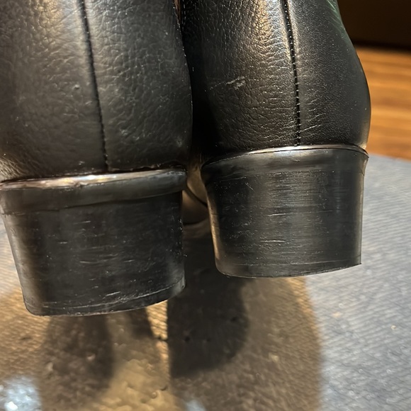 MARC FISHER - POINTY TOE LEATHER BOOTIES SIZE 8 - Picture 7 of 10